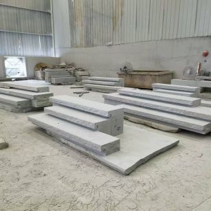 绥化 整石台阶（大面火烧+侧面自然面），出货前厂内拼装