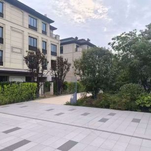 绥化 芝麻白与芝麻白搭配铺装，尺寸1200*600