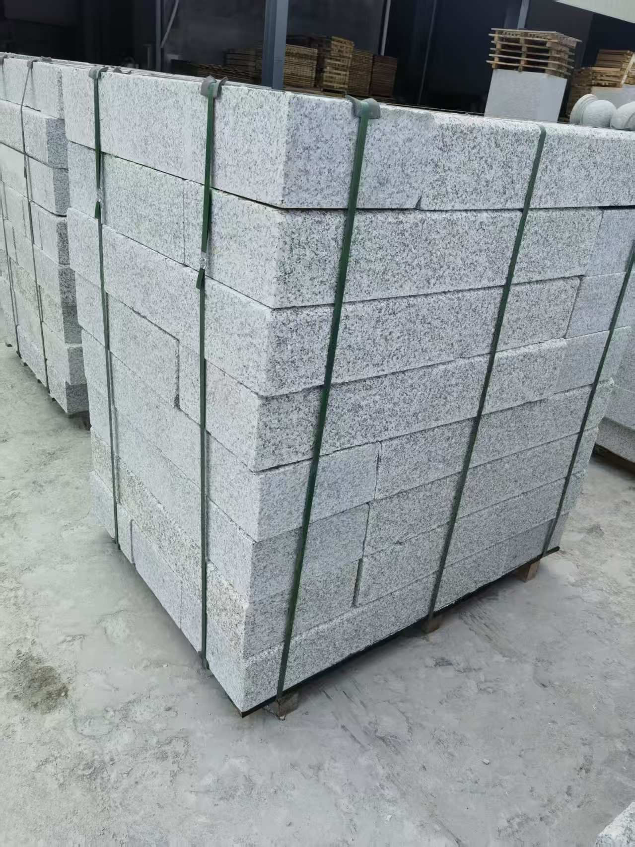 绥化 芙蓉白火烧两面路沿石