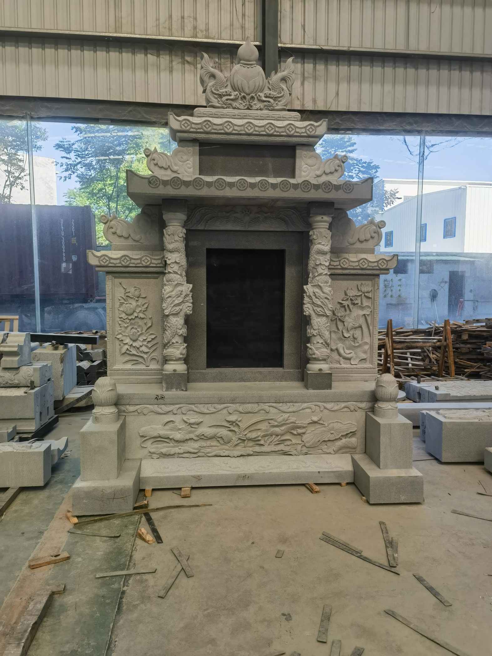 绥化 芝麻灰高档墓碑、土墓，一套也支持定做