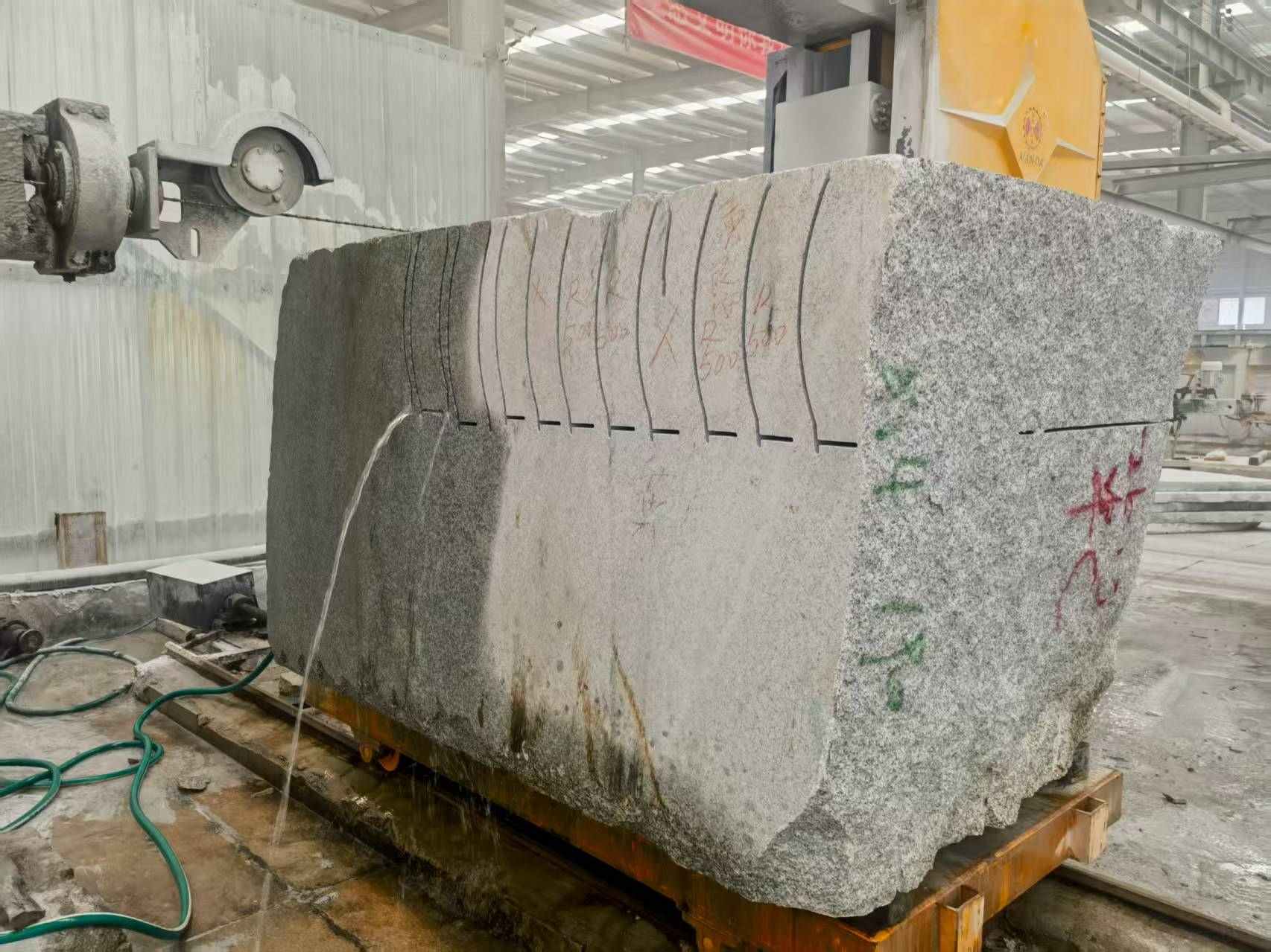 绥化 602，大花芙蓉白，绳锯加工弧形路沿石