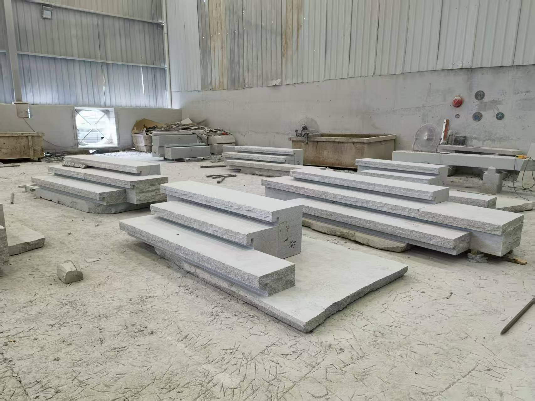 绥化 整石台阶（大面火烧+侧面自然面），出货前厂内拼装