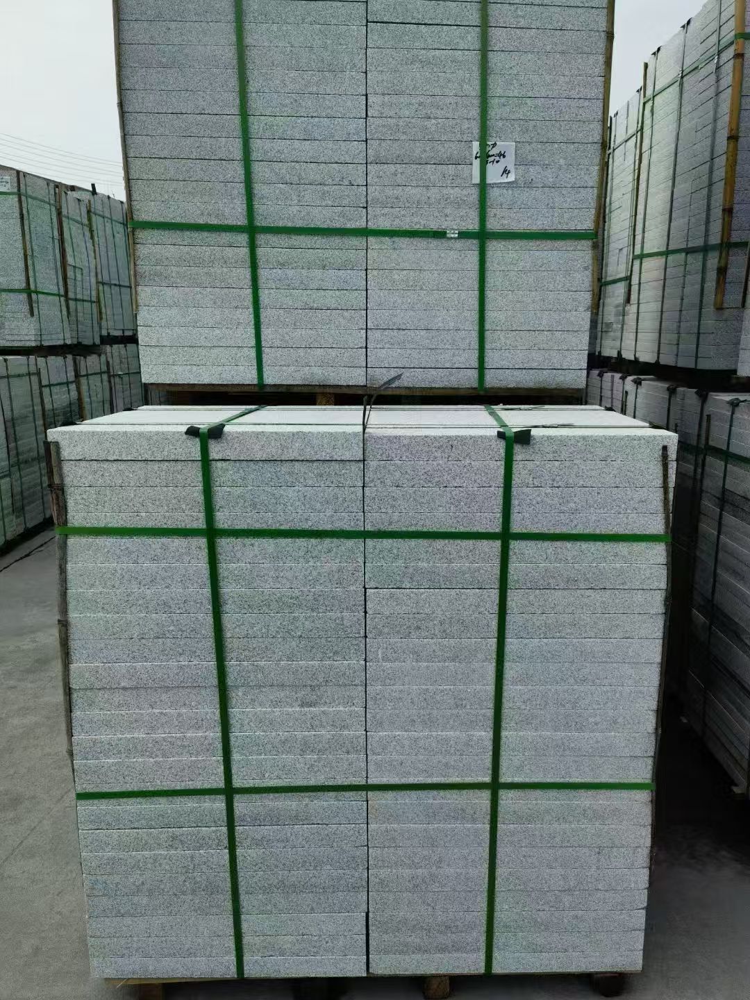 绥化 火烧面地铺石，街道广场园林市政工程板，1.8~5.0厚均有现货