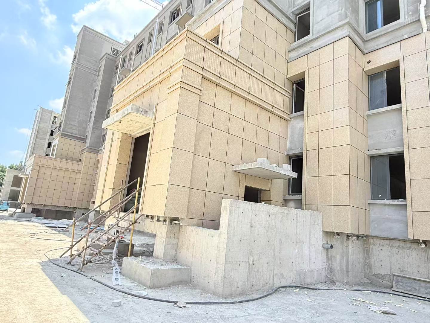 绥化 黄金麻干挂，工地实拍