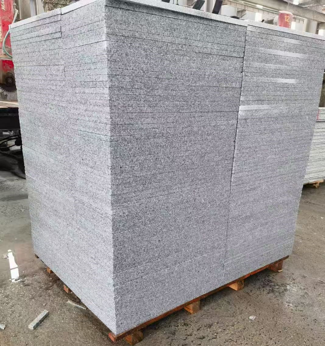 绥化 火烧面地铺石，街道广场园林市政工程板，1.8~5.0厚均有现货