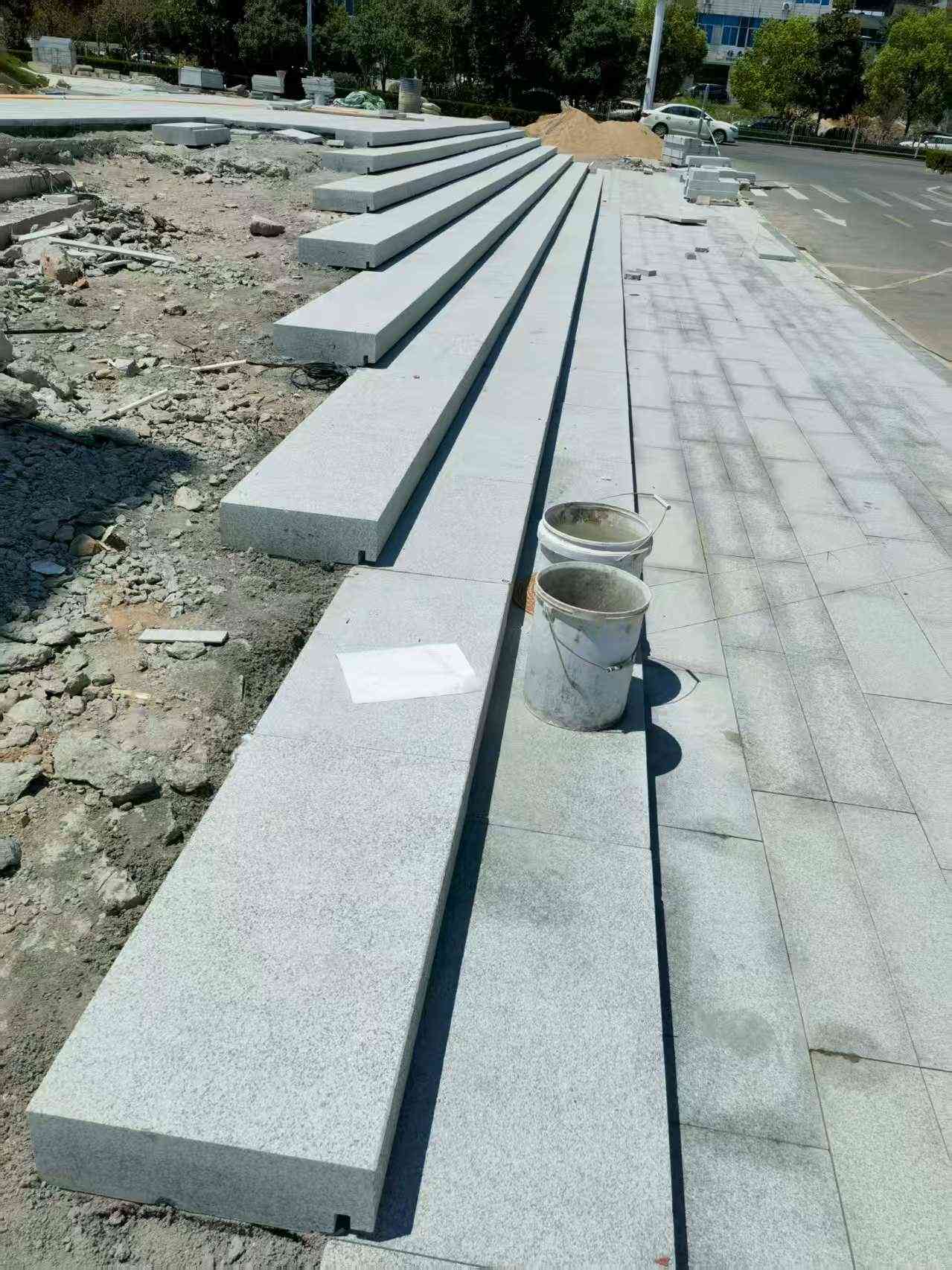 绥化 芝麻白整石台阶，施工现场