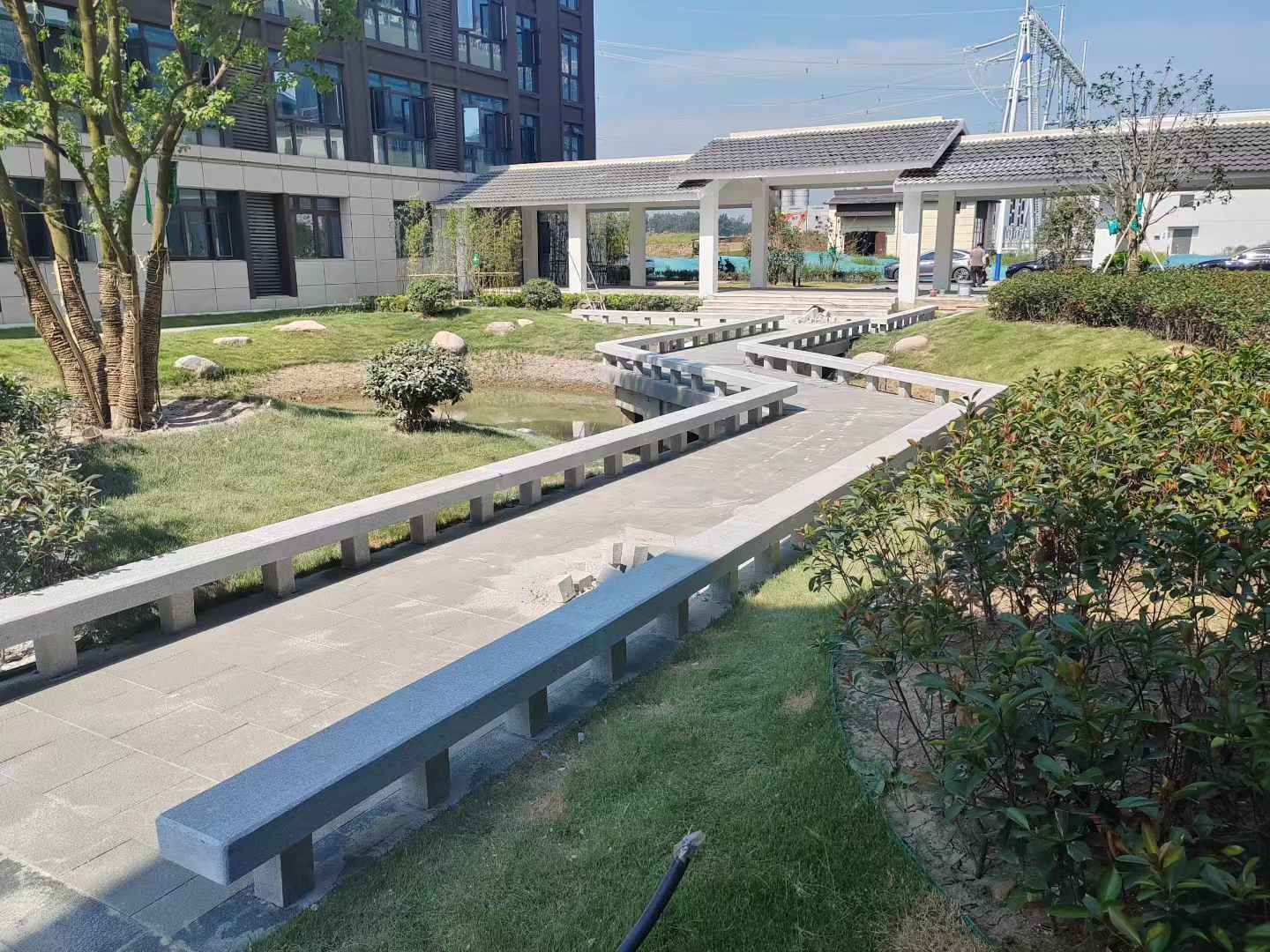 绥化 芝麻灰小区坐凳&栏杆安装效果