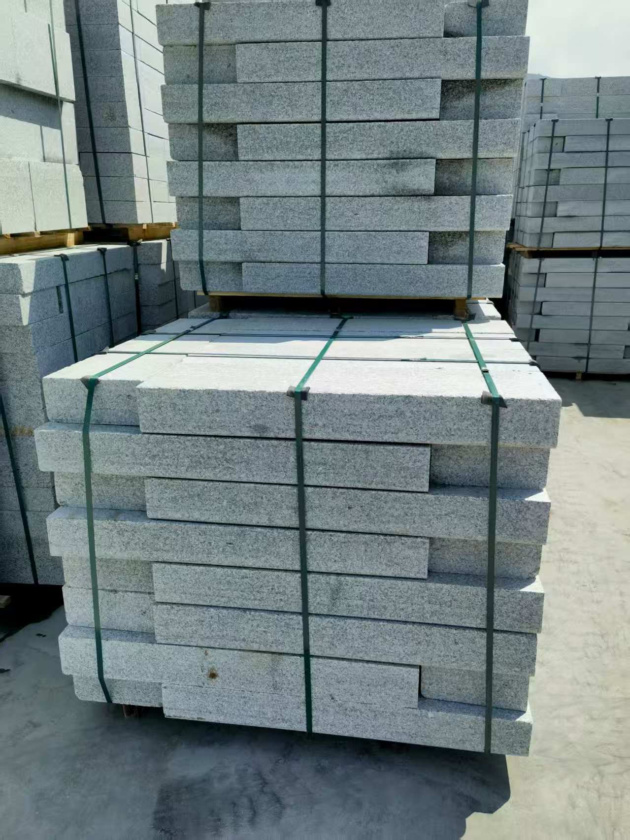 绥化 芙蓉白花岗岩路沿石、平石尺寸标准，色泽均匀